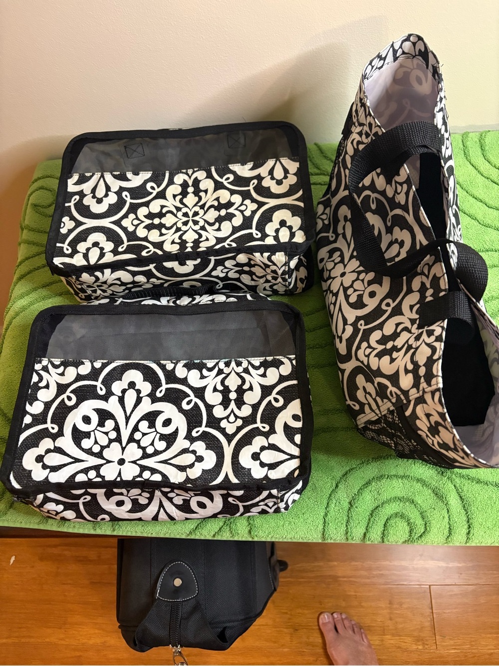 Thirty-One All-In-One Organizer in the Medallion Medley pattern, 2 packing cubes